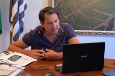 Prefeito Paulinho participou da video conferência com membros da Secretaria Estadual da Habitação
